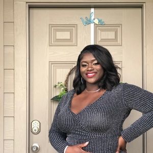 Meet your Posher, Kayla